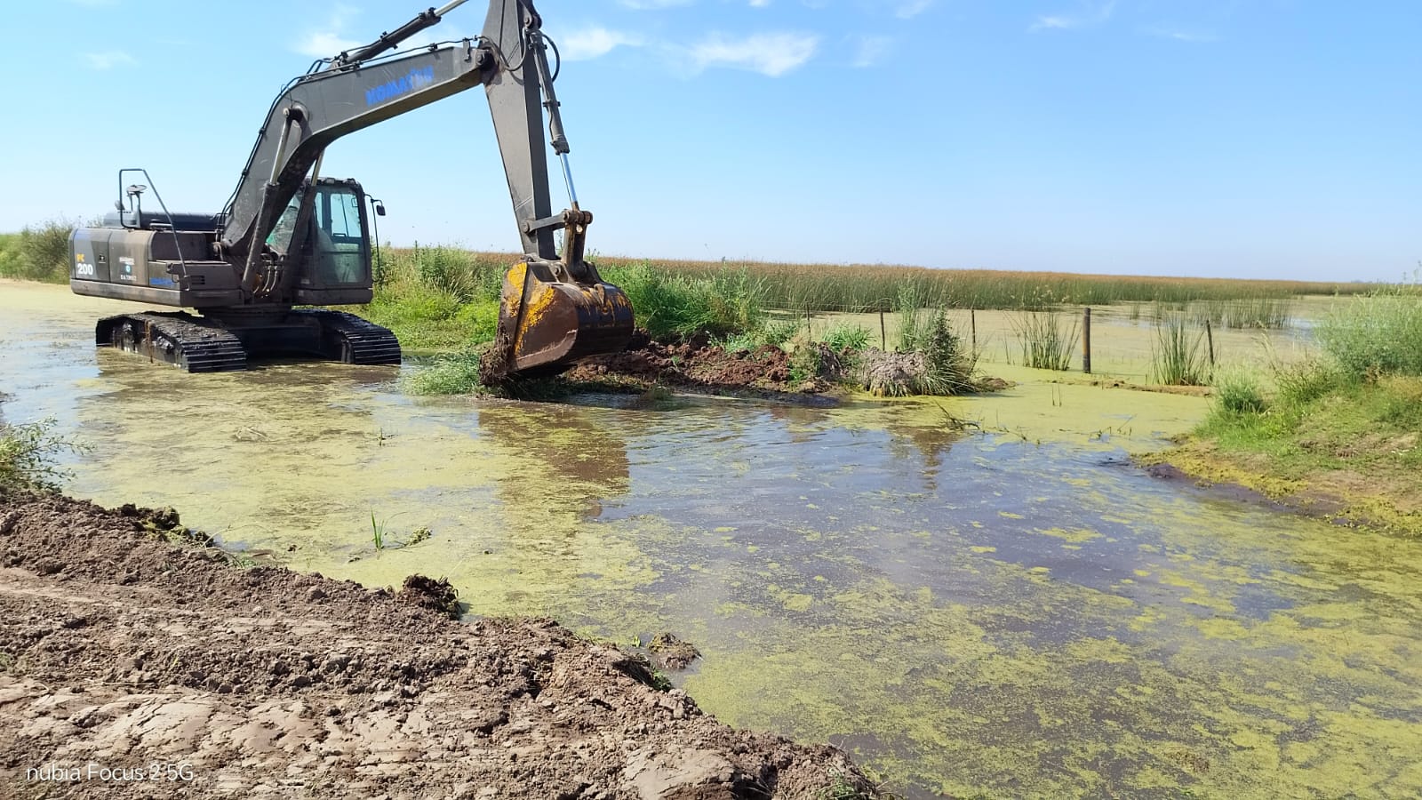 SE AVANZA CON LA RECONSTRUCCIÓN DE CAMINOS RURALES